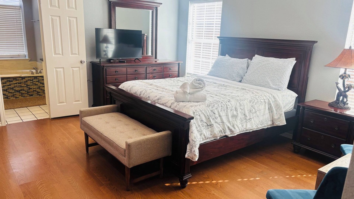 McKinney House | Spacious 5-bedroom house with AC, WiFi in charming McKinney