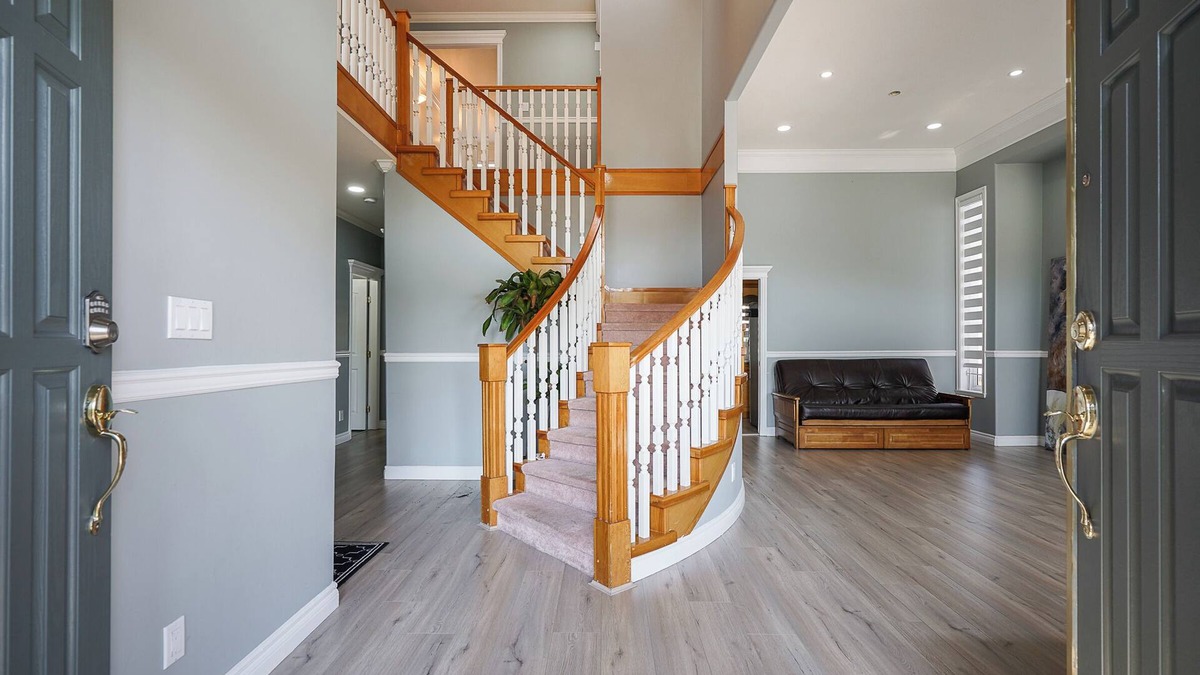 Surrey Newton House | Spacious 5-bedroom house with WiFi, AC in serene Surrey