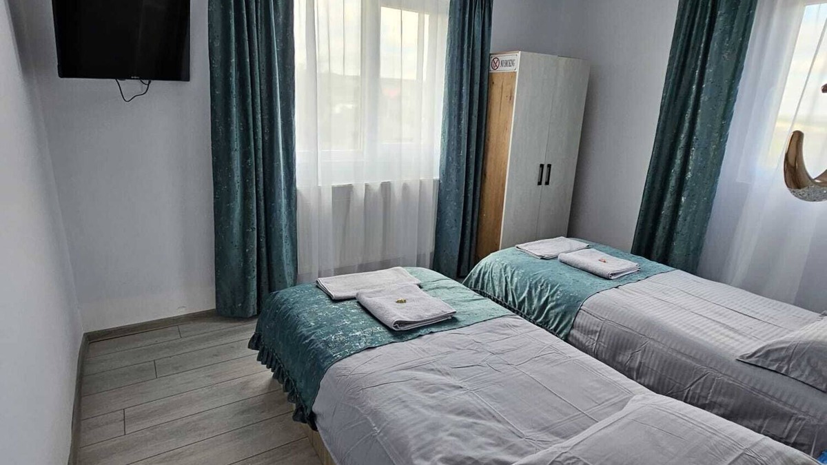 Letcani House | Spacious 5-bedroom house in charming Iasi/Lețcani with AC, WiFi