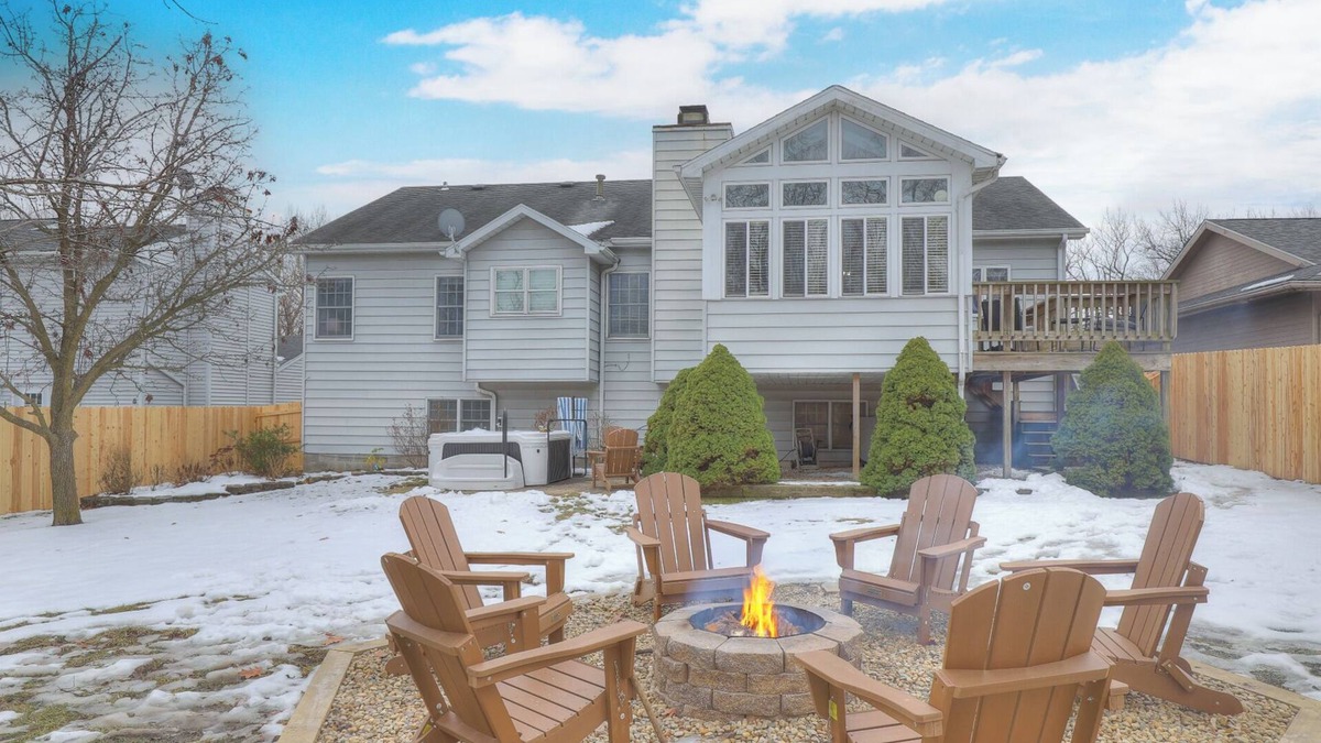 Decatur House | Spacious 5-bedroom House, Hot Tub, Firepit, Game Rooms, Theater Room and More!