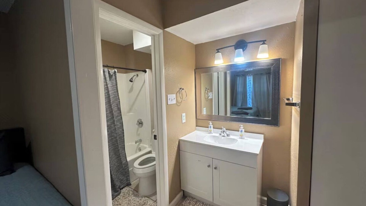 Midland House | Spacious 5-bedroom house in nice Midland with AC
