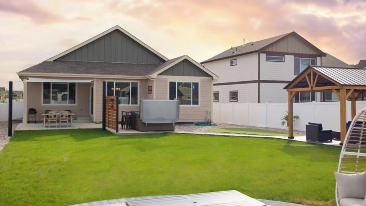 Windsor House | Spacious 5-bedroom house in charming Windsor with WiFi, hot tub and game room.