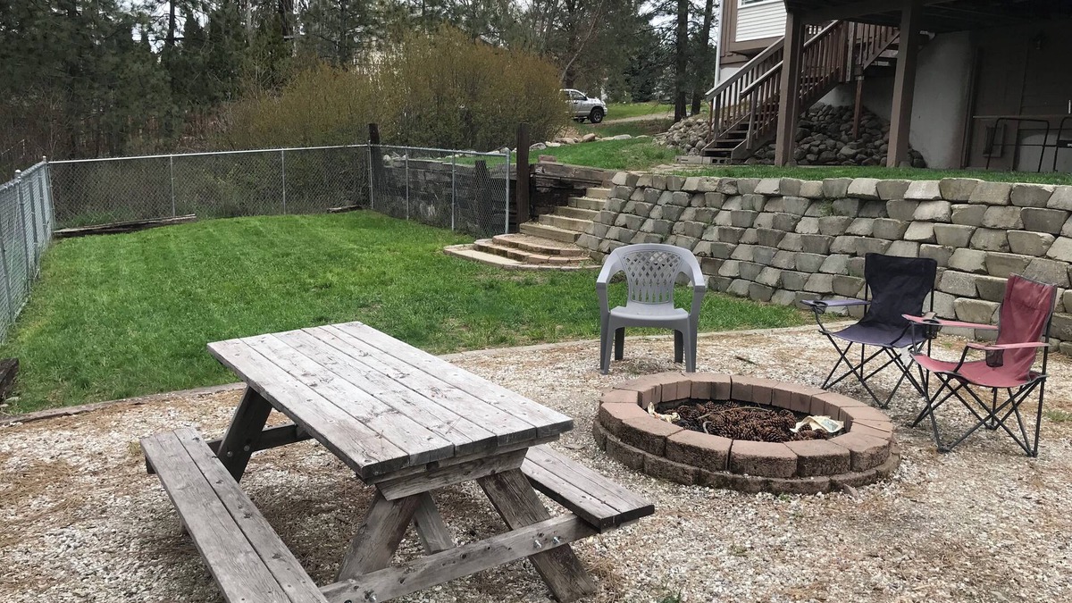 Elk House | Spacious 5-bedroom house in welcoming Elk with WiFi and AC