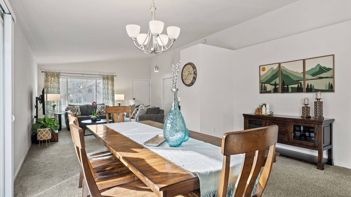 Reno House | Spacious 5-bedroom house steps away from Mt. Rose & Lake Tahoe in charming Reno!