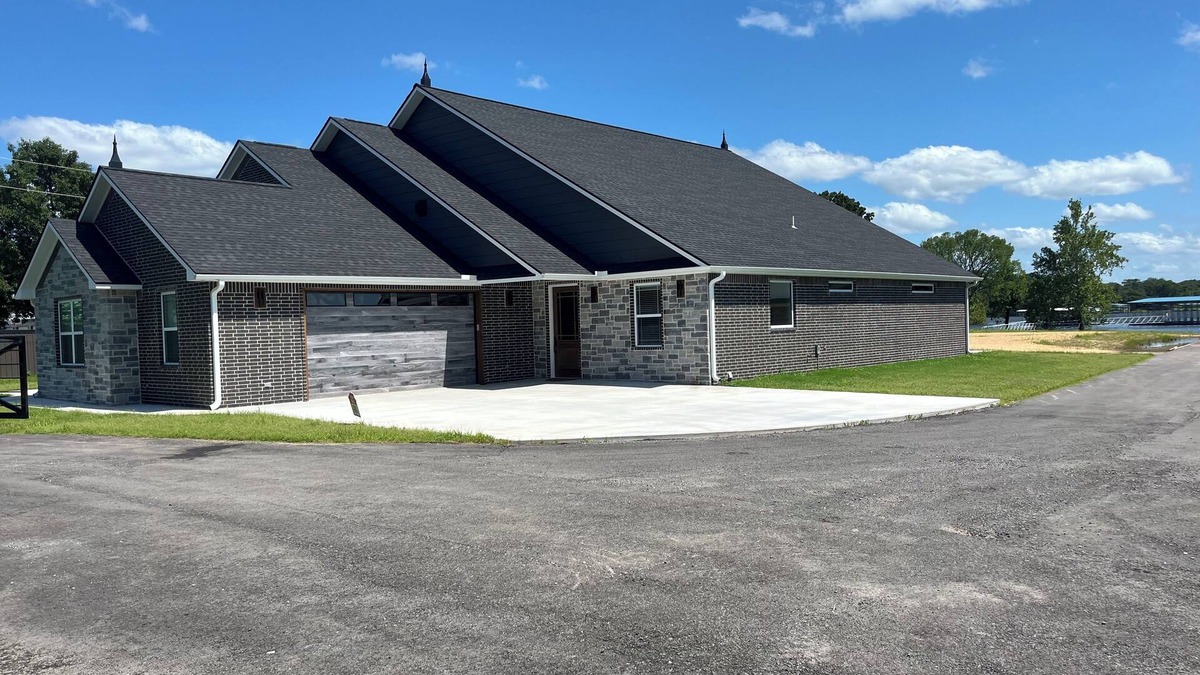 Afton House | Spacious 5-bedroom house on Monkey Island, Afton with WiFi, AC & slip in dock