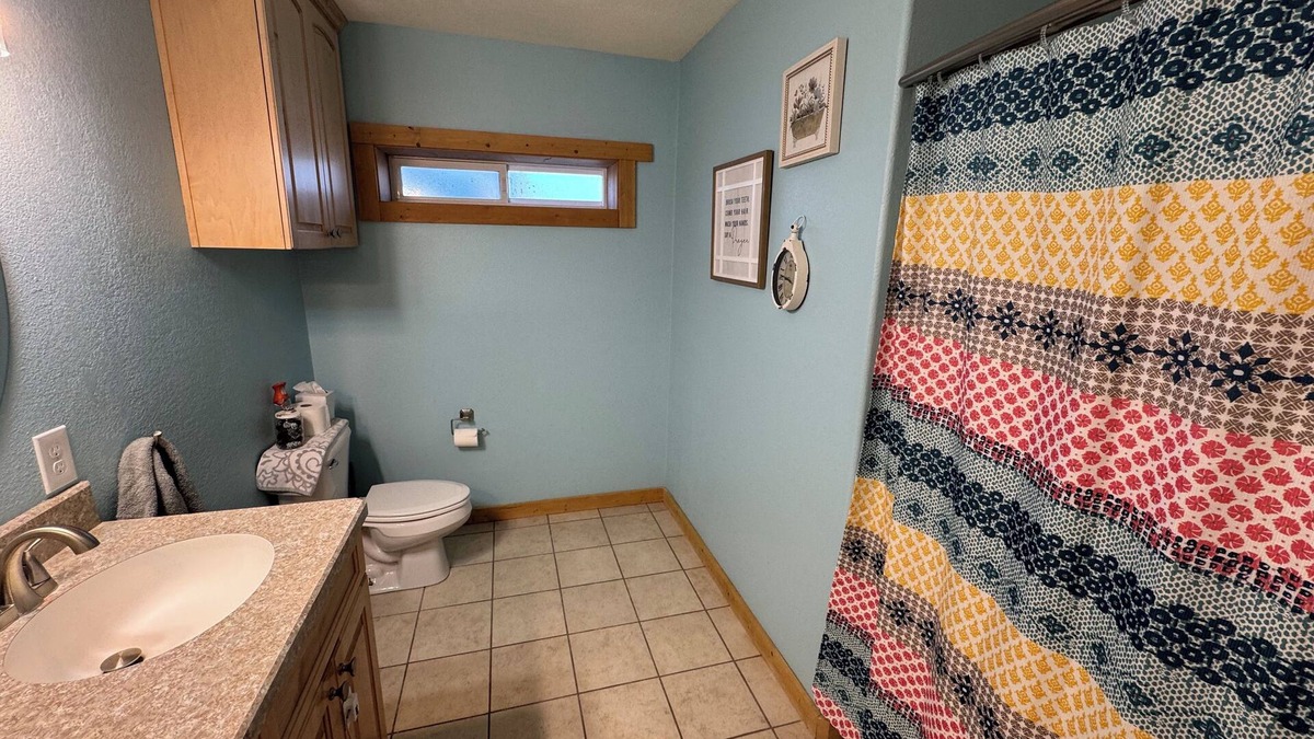 Cowley House | Spacious 5-bedroom house in charming Cowley with AC and a view of the Pryor Mtns