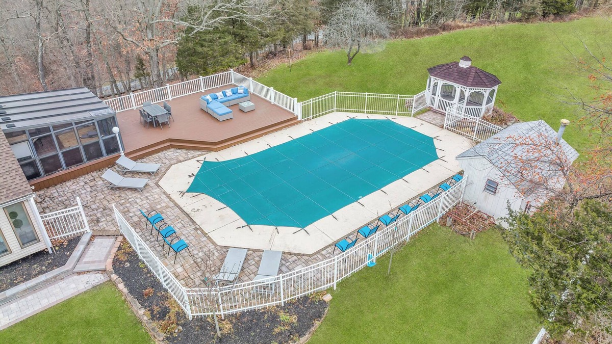 Monroe House | Spacious 5-bedroom house in charming Monroe with AC