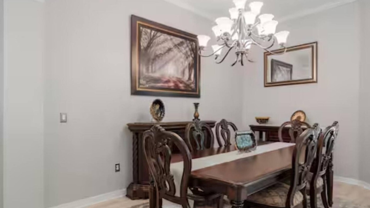 County Line Coalition House | Spacious 5-bedroom house in marvelous Tampa with AC, Wi-Fi, private pool