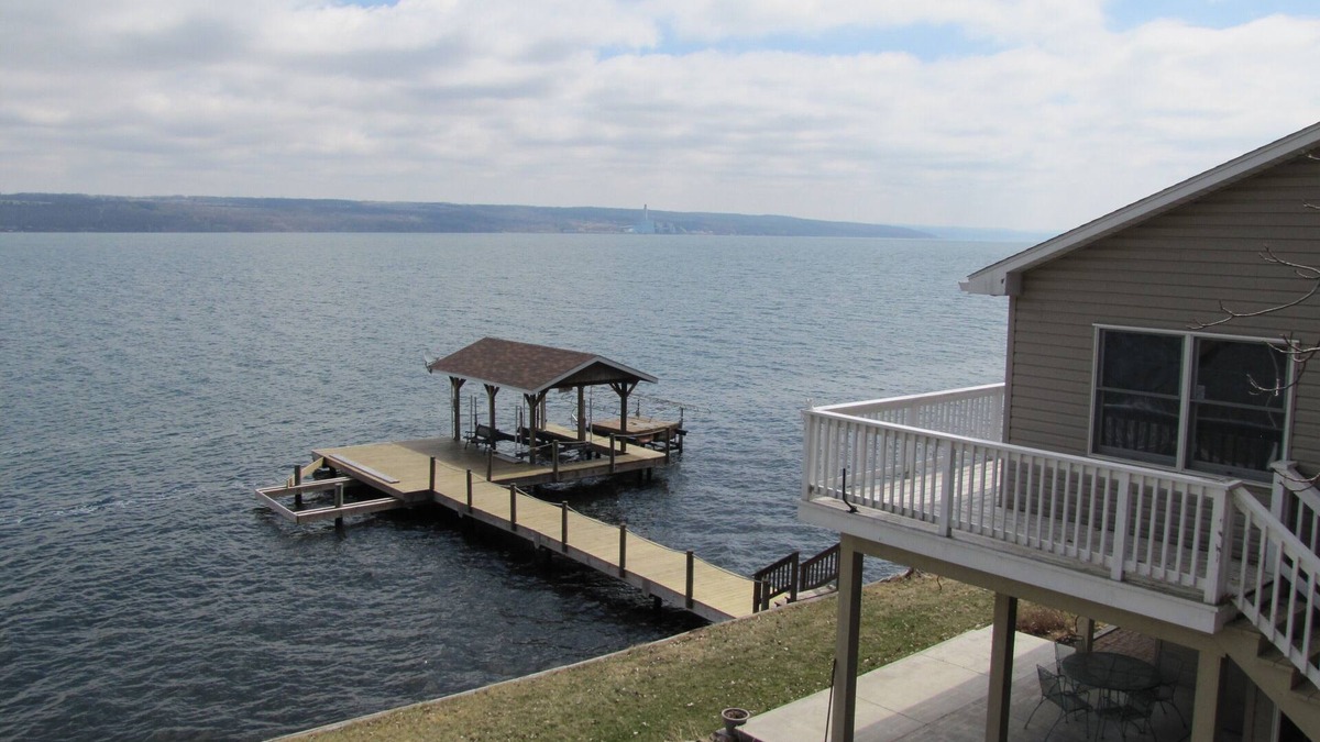 Interlaken House | Spacious 5 Bedroom Lakeside Retreat in the Heart of Wine Country
