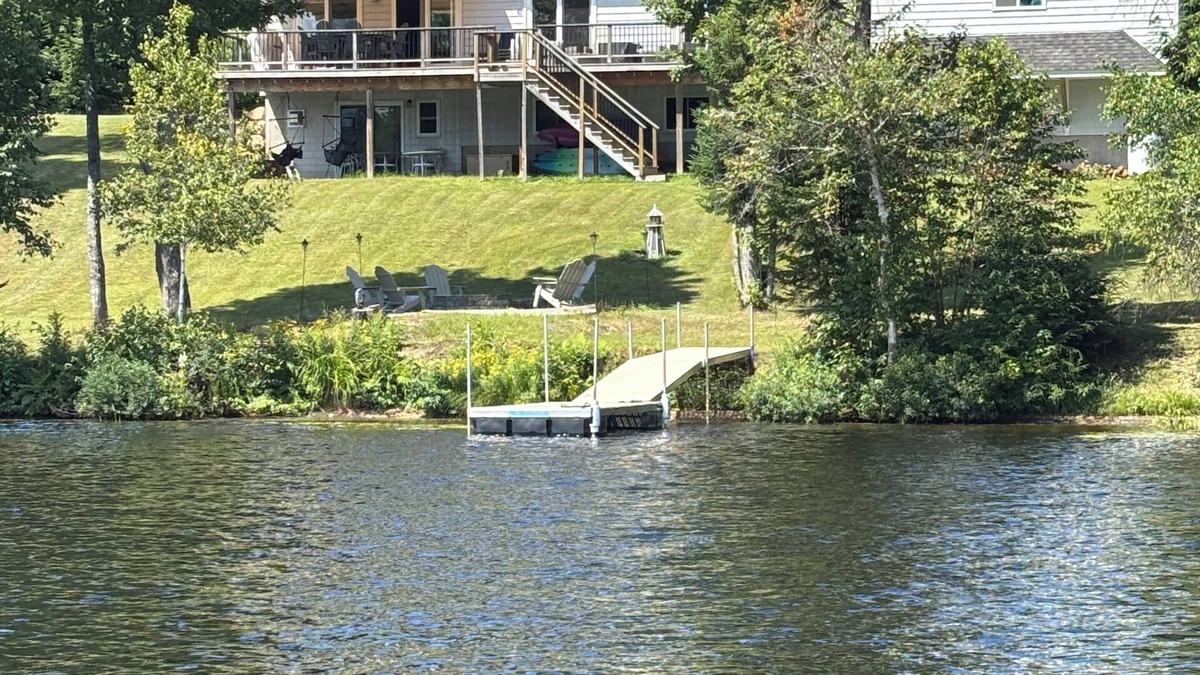 Errol House | Spacious 5-bedroom lake house on Akers Pond in Errol