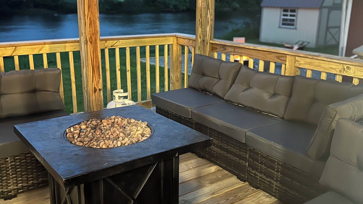 Deposit House | Spacious 5-bedroom river house in charming Deposit