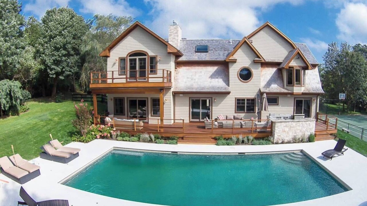 Bridgehampton House | Spacious 5 bedroom Family House with Heated Pool and Padel Court