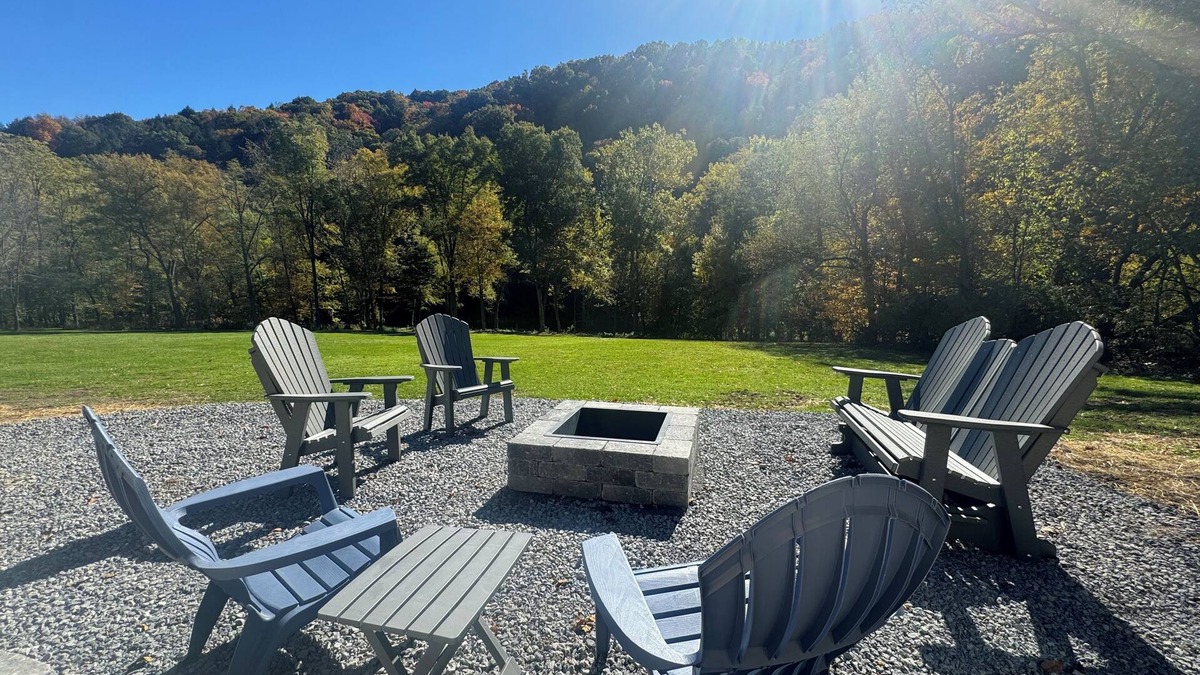 Ellwood City House | Spacious 5-bedroom house in lovely Ellwood City