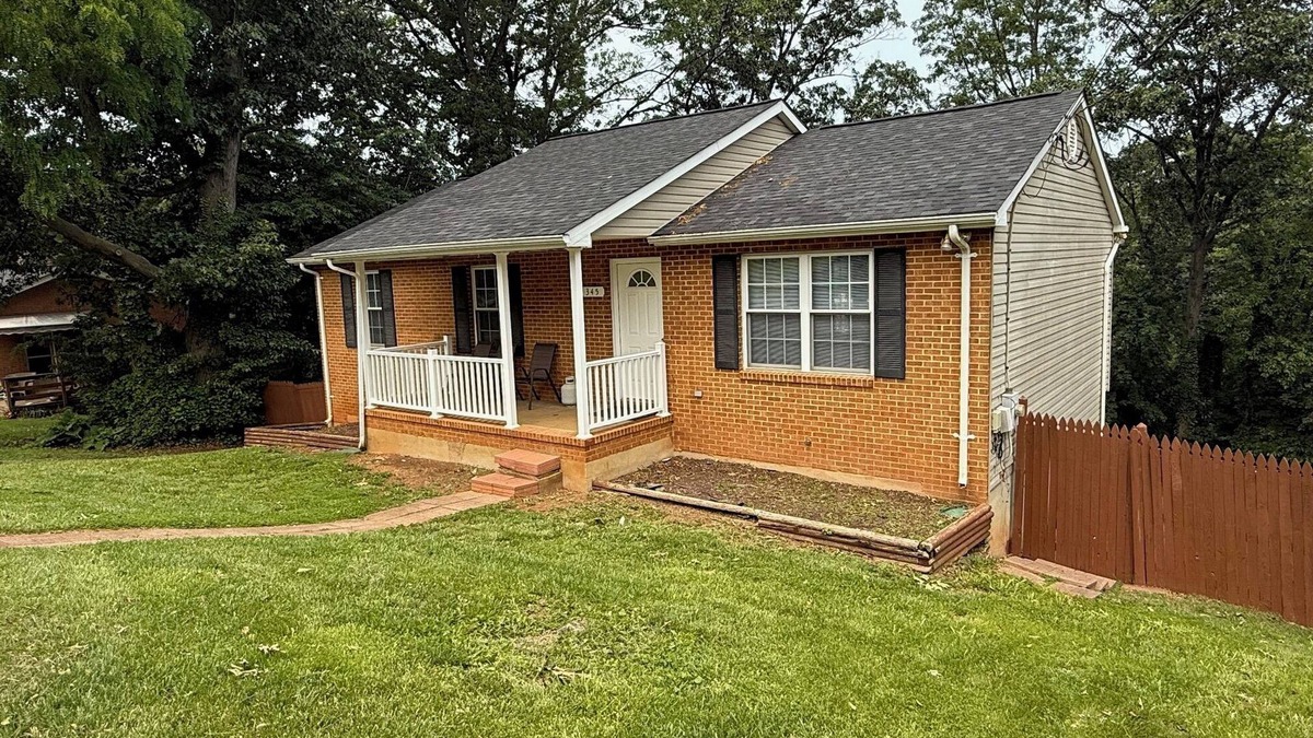 Front Royal House | Spacious 5-bedroom house with WiFi, AC in charming Front Royal
