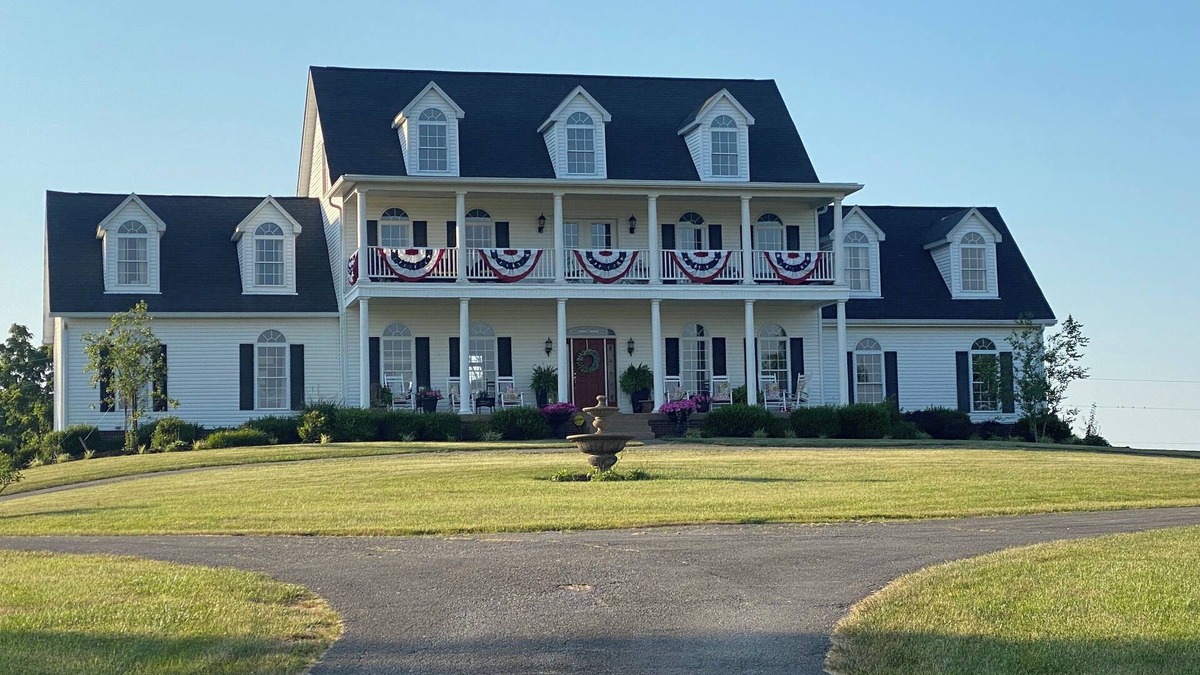 Chaplin House | Spacious 5-bedroom Estate home in the heart of Bourbon Country!