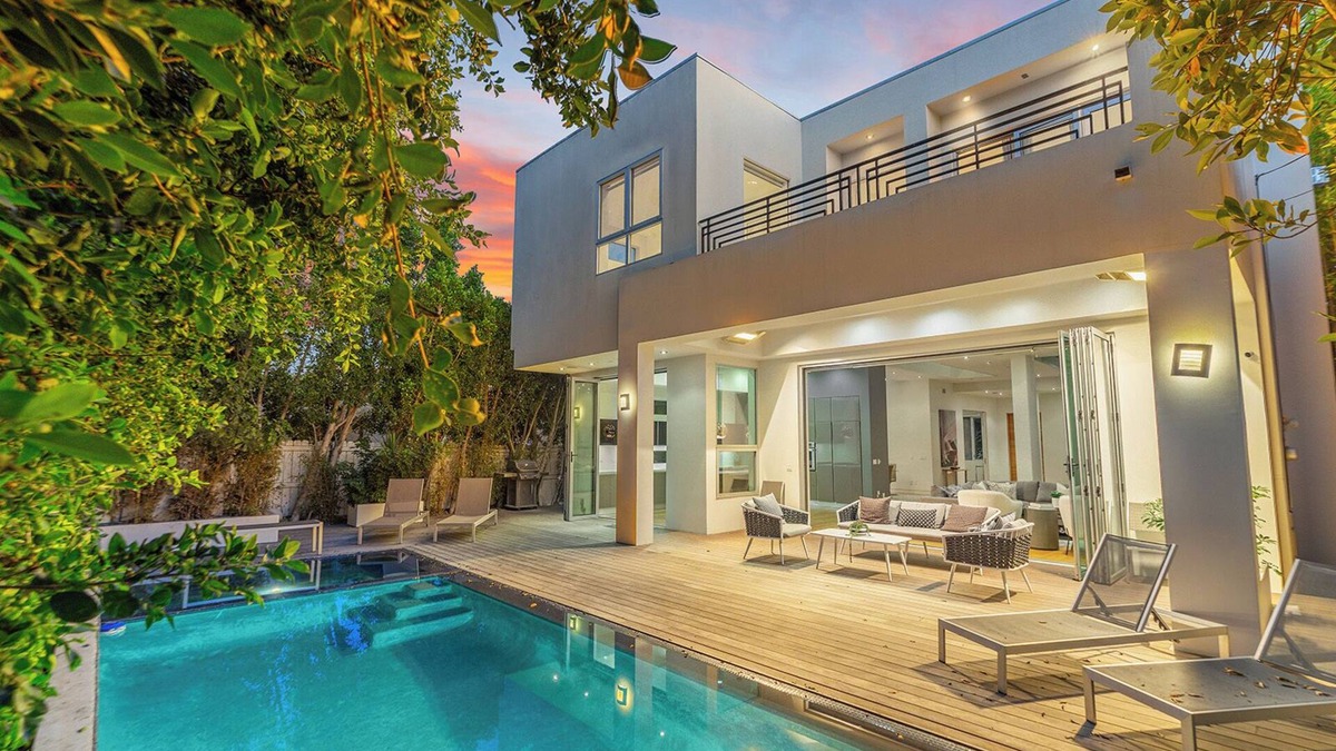 La Brea House | Spacious 5-bedroom Villa C, Pool & Spa
