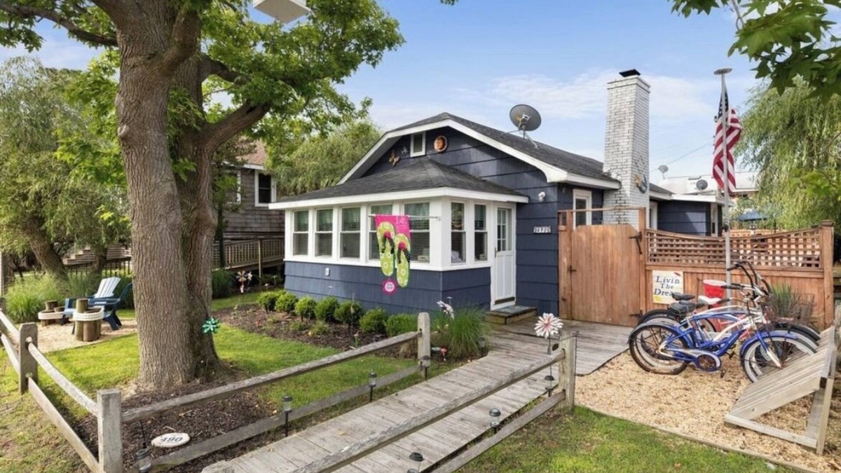 Ocean Beach House | Spacious 5-bedroom house with central air on Fire Island’s wonderful Ocean Beach
