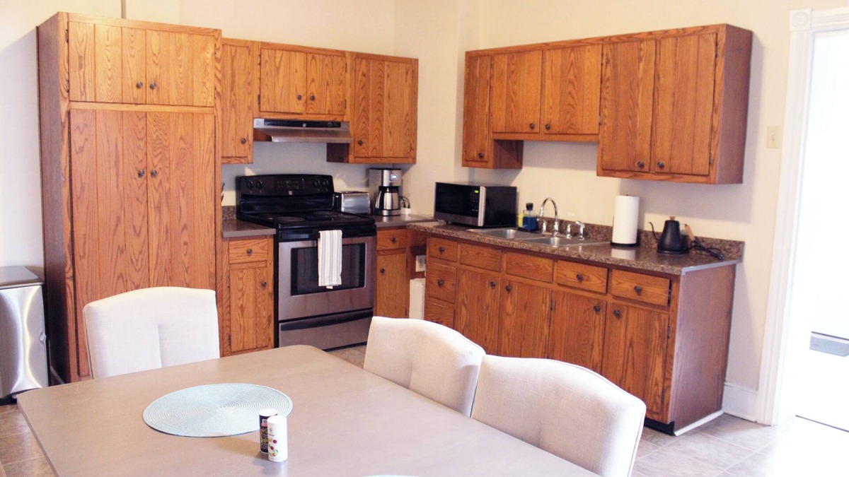 Phoenixville House | Spacious 5-bedroom townhome in Phoenixville walkable to downtown