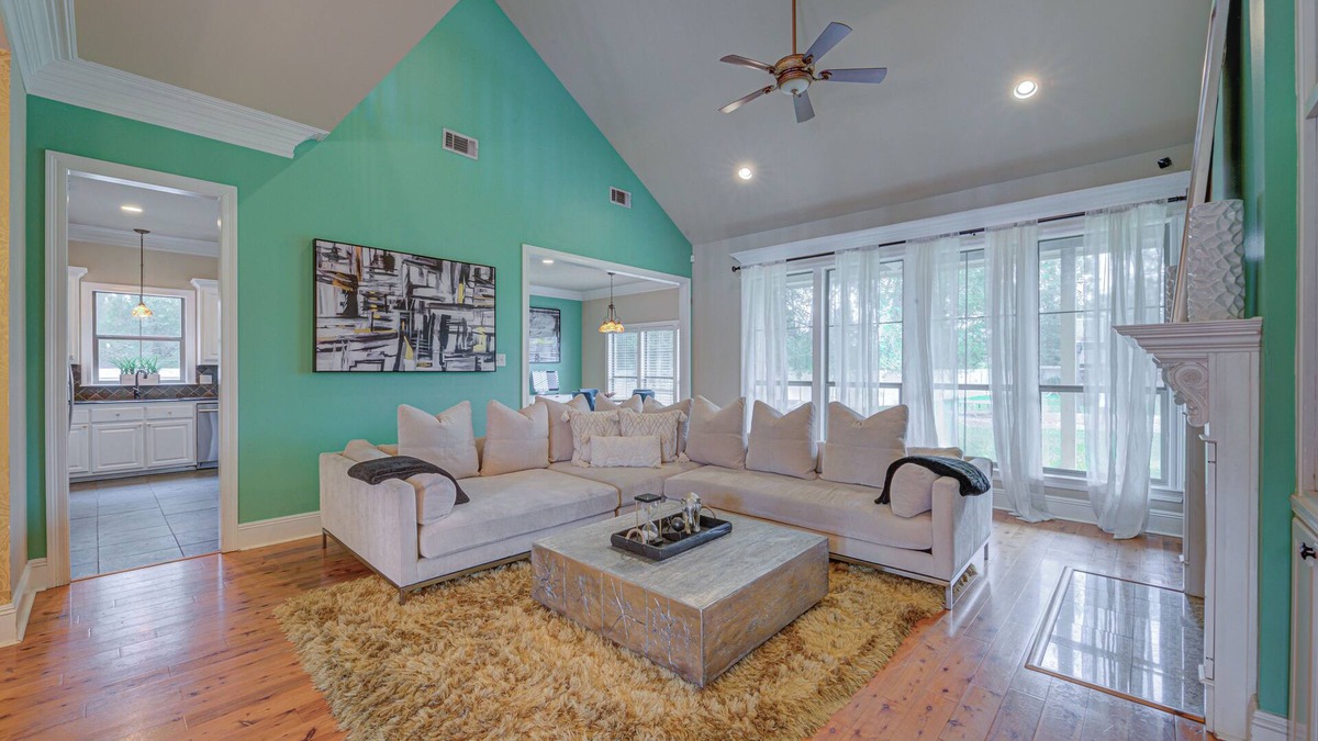 Prairieville House | Spacious 5-bedroom house with WiFi, Fireplace in superb Prairieville