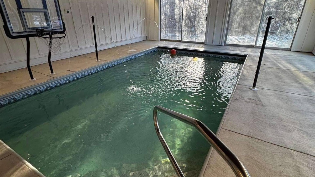 River Hills House | Spacious 5-bedroom house in awesome River Hills with an INDOOR POOL!