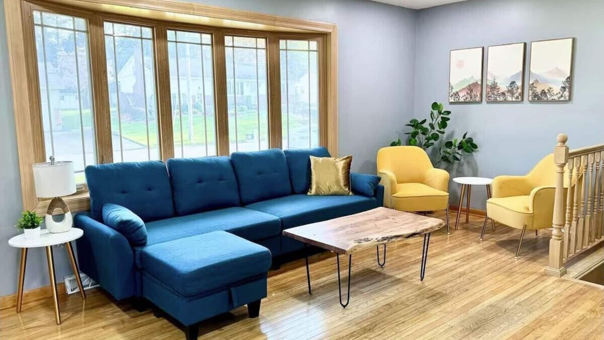 Rotterdam House | Spacious 5-bedroom house in Schenectady.