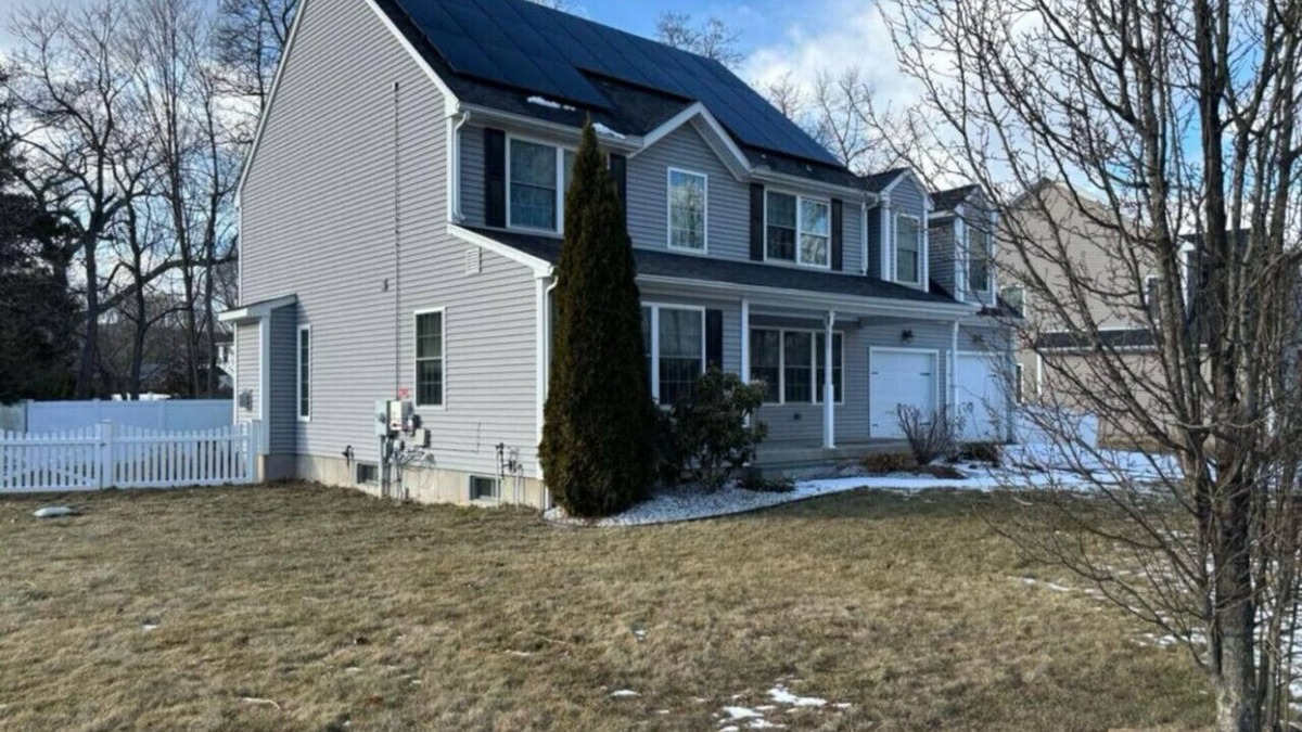 Plantsville House | "Spacious 5-Bedroom Retreat for Families & Groups"
