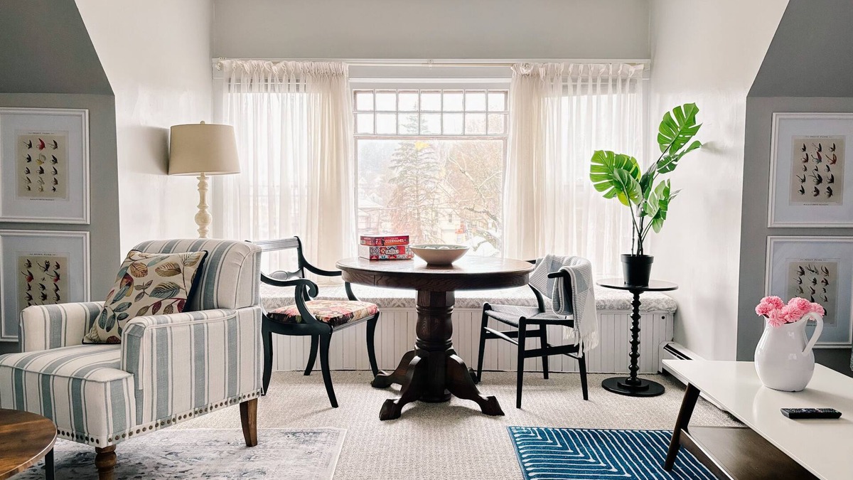 Franklin House | Spacious 5-Bedroom Victorian House in Charming Downtown Franklin
