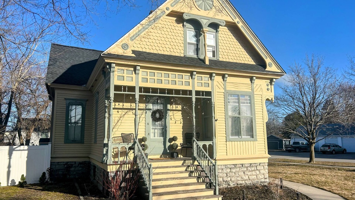 Alpena House | Spacious 5-bedroom Victorian house in charming Old Town Alpena with AC