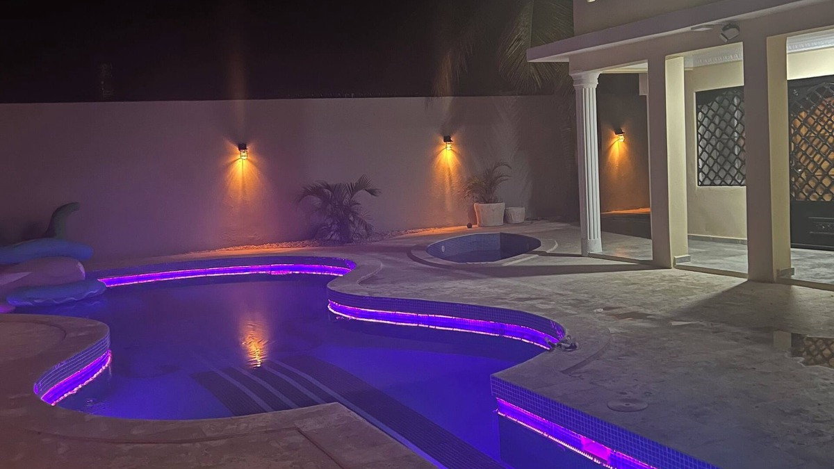 Barahona Villa | Spacious 5-bedroom villa with WiFi and AC in lovely Barahona