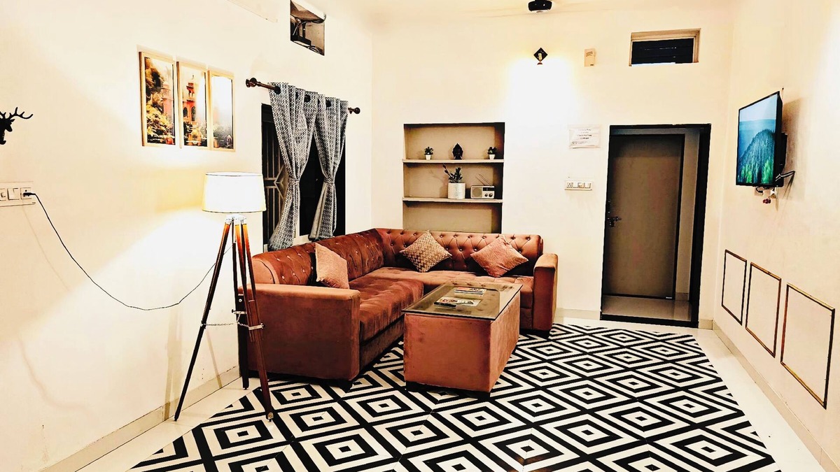 Jhotwara Villa | Spacious 5-bedroom villa with AC and WiFi and free Parking in enchanting Jaipur.