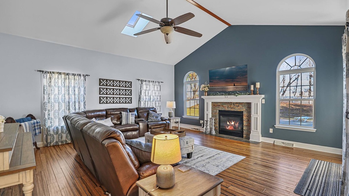 Magnolia House | Spacious 5 Bedroom w/Pool, Patio and Theaternn