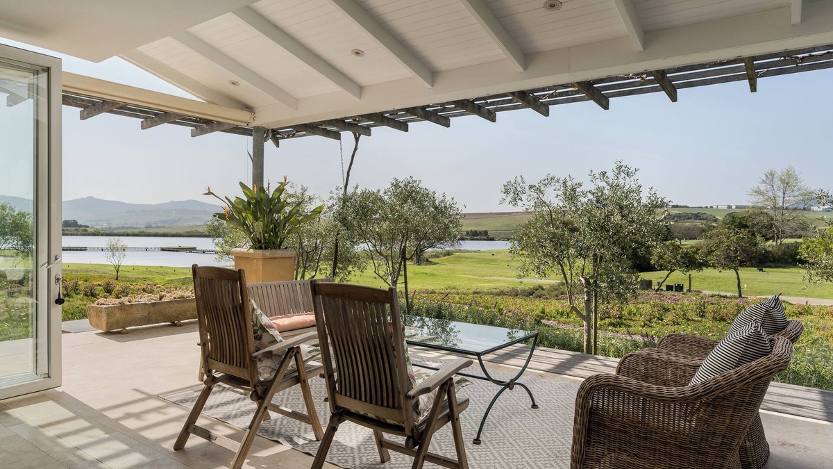 Stellenbosch House | Spacious 5-bedroom house on world class security golf estate in Stellenbosch