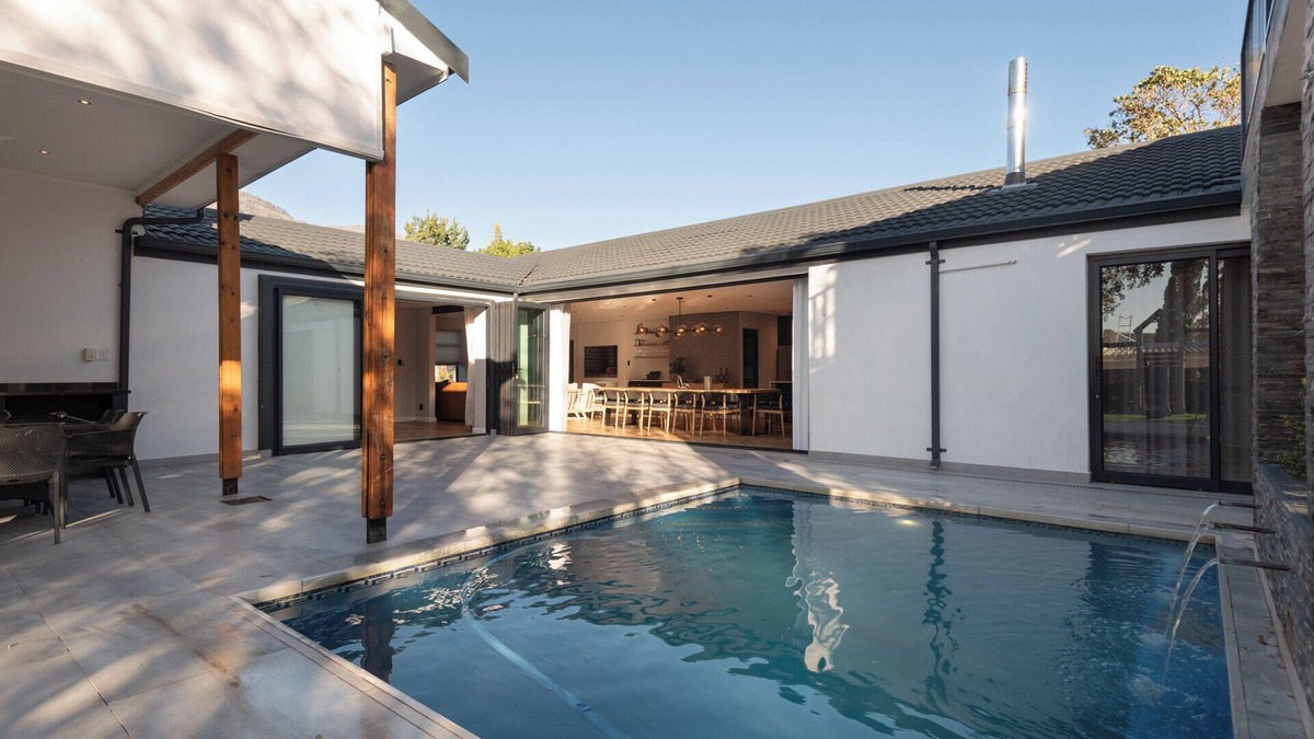 Stellenbosch House | Spacious 5-bedroom family friendly house with Wi-Fi, AC in superb Stellenbosch