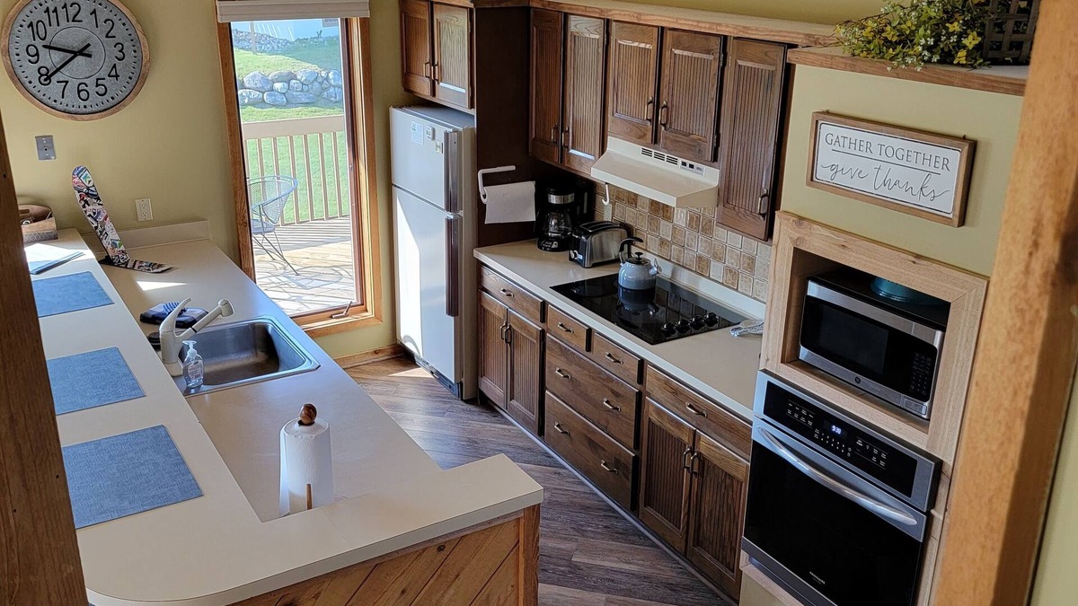 Mancelona Condo | Spacious 5 beds,2 full baths Golf, ski, Sleeps 6, KING bed, Wi-Fi close to Lakes