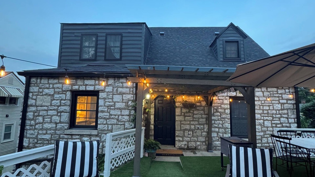 Frankfort House | Spacious 5 BR Dutch Cottage in Historic Downtown Frankfort on Bourbon Trail.