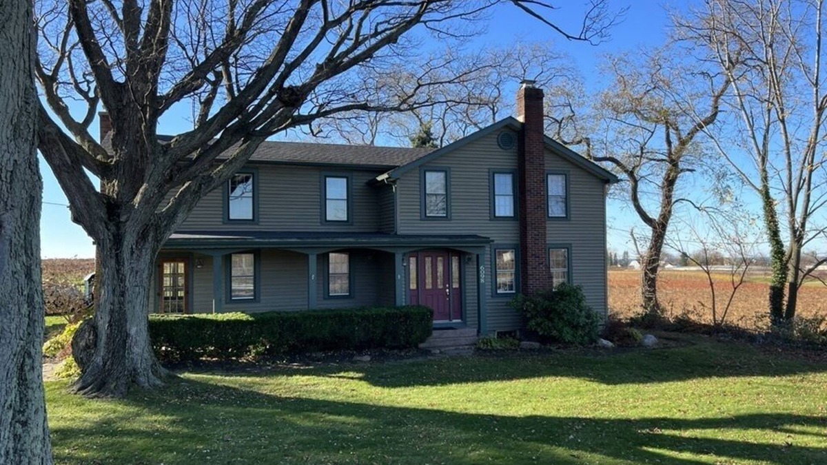 North East House | Spacious 5 BR Home w/Hot Tub in Wine Country on Lake Erie