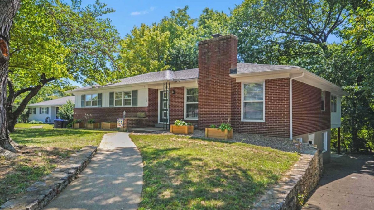 Bashford Manor House | Spacious 5-BR Retreat Near Louisville Attractions