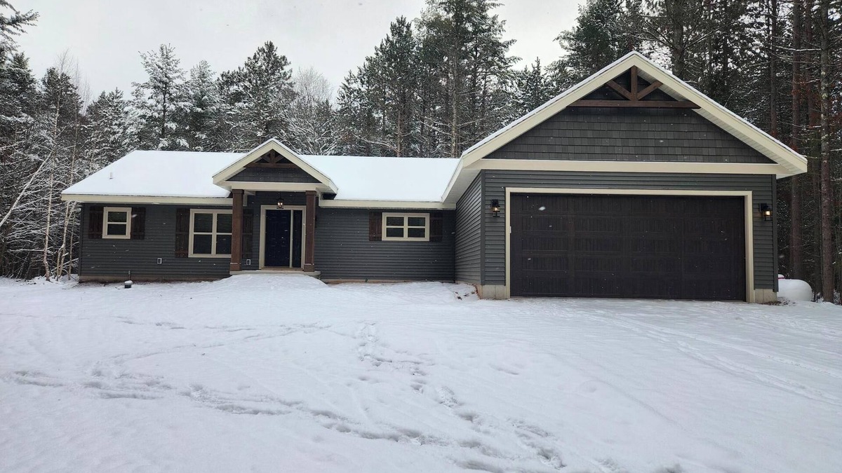 Manitowish Waters House | Spacious 5-BR home in Manitowish Waters with pier access on Chain of Lakes.