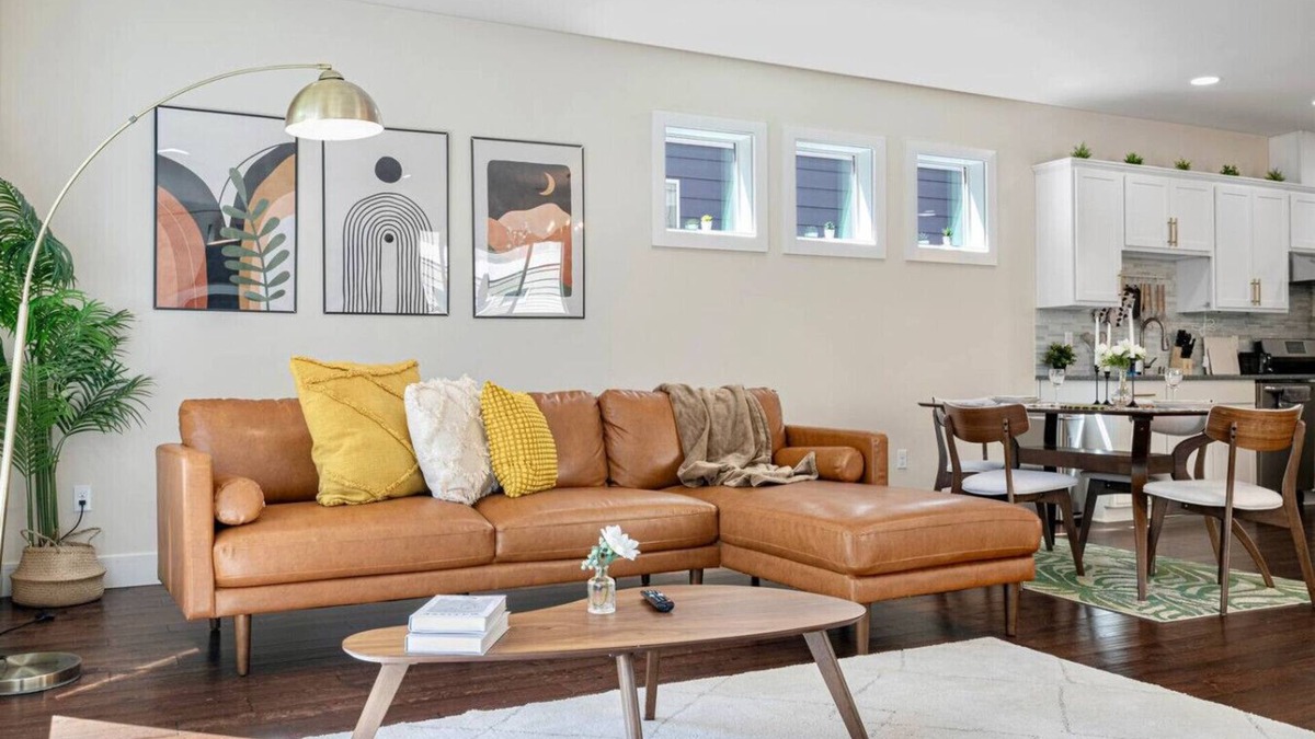 Highline House | Spacious 5B 3.5B House Near Airport & Dinning