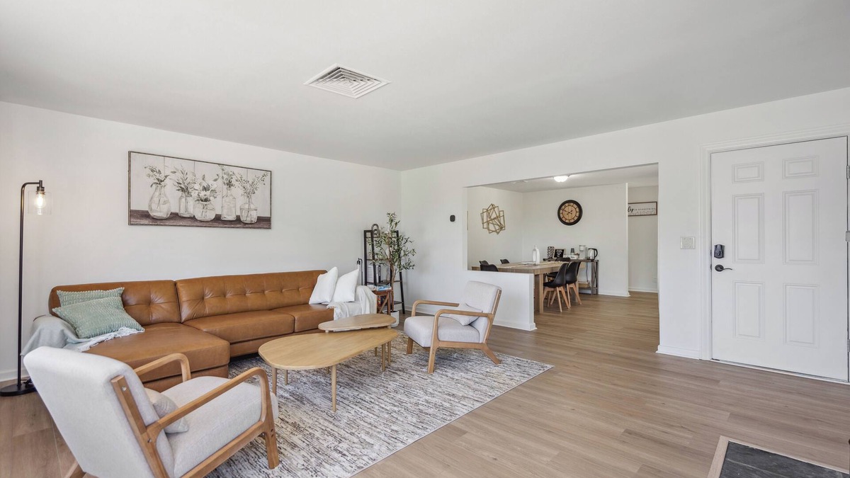 SeaTac House | Spacious 5B2B home 5 min to airport with AC, Game Room, Sleeps 16