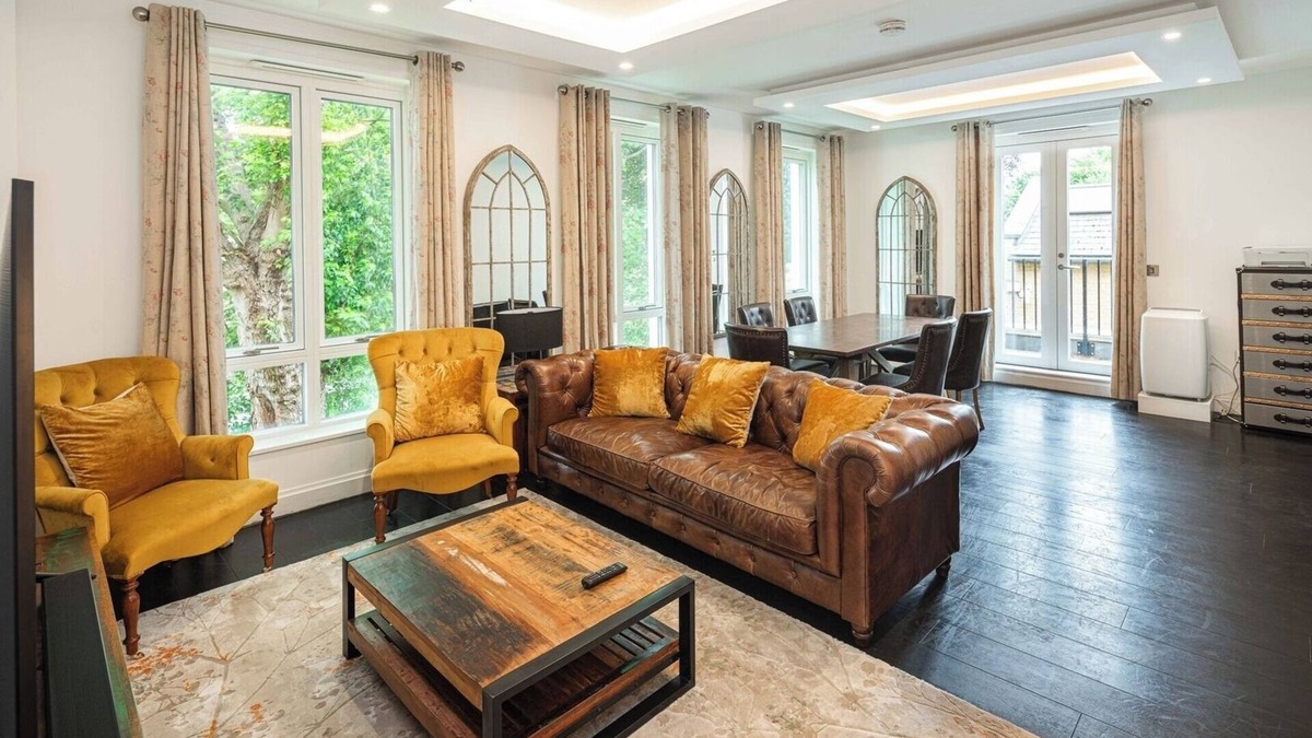 Ravenscourt Park House | Spacious 5BD Family Home in Leafy West London