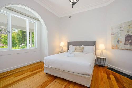 Hornsby House | Spacious 5BD Garden House in Hornsby close 2 train