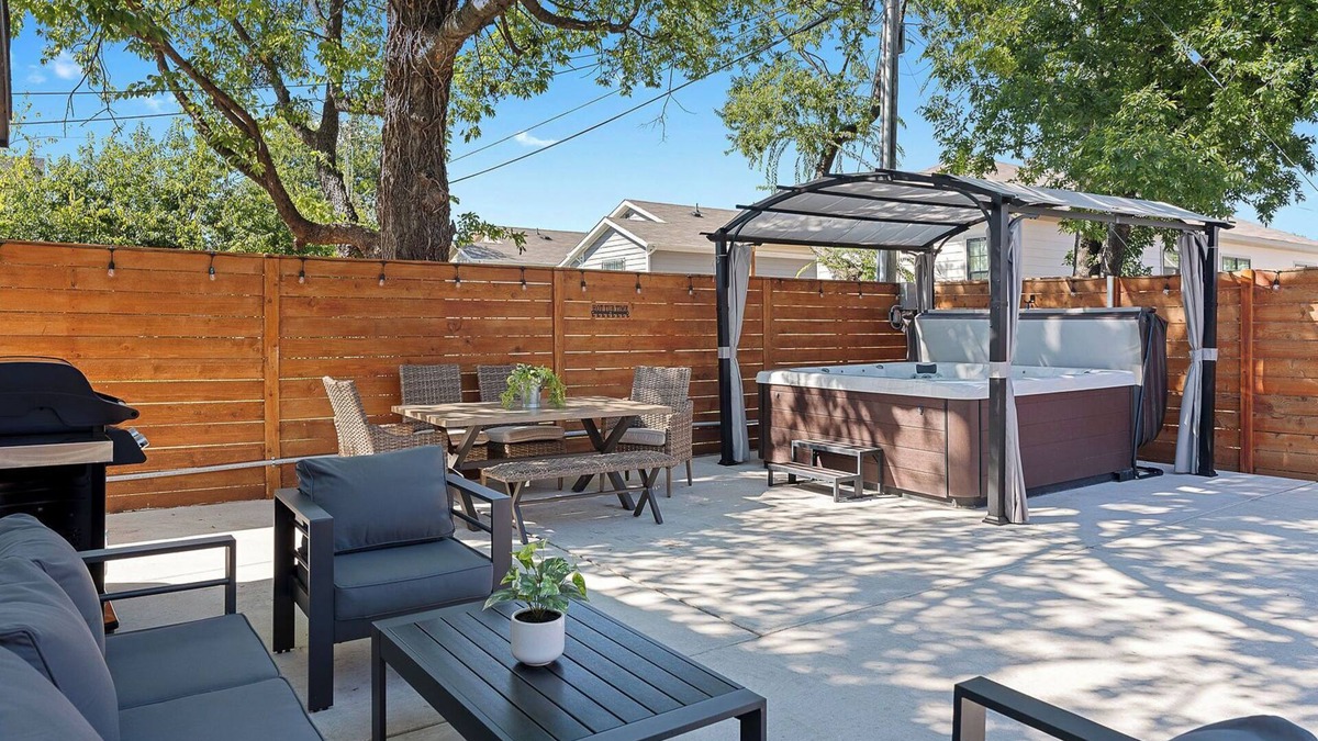 Fort Worth House | Spacious 5Bdr/5Bath in Downtown FW Stockyards TCU