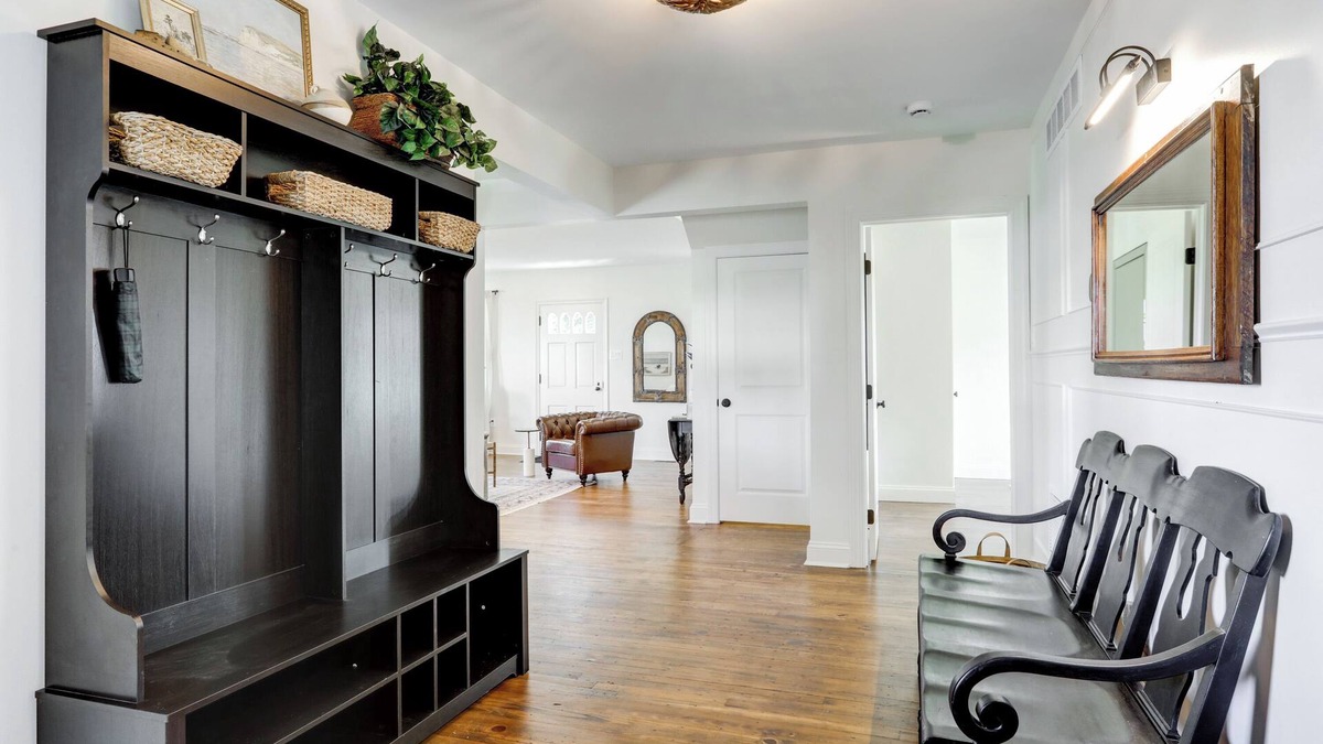 Gordonville House | Spacious 5bdrm house with AC and WiFi/Family Friendly/Fire Pit/HOT TUB