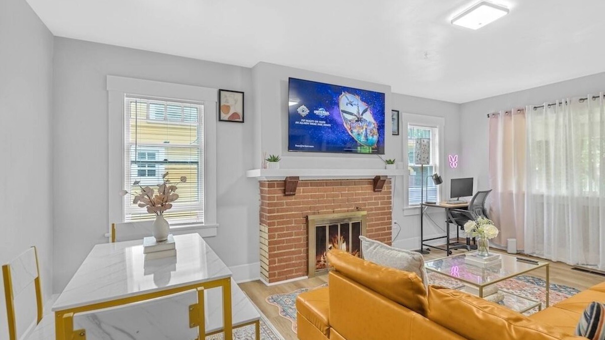 Decatur House | Spacious 5BedRooms House Near Millikin Univ – Perfect for Groups & Families!