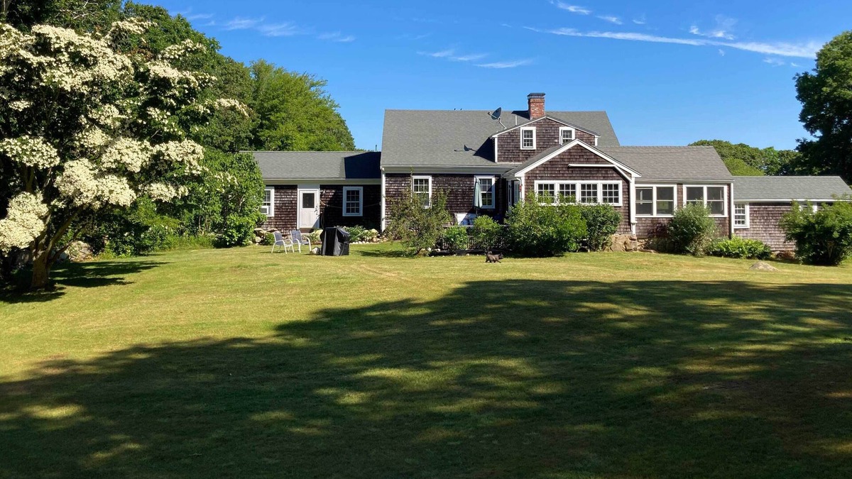 West Tisbury House | Spacious 5BR/3BA, Private Beach, Pickleball Court, Steps to a Wildlife Sanctuary