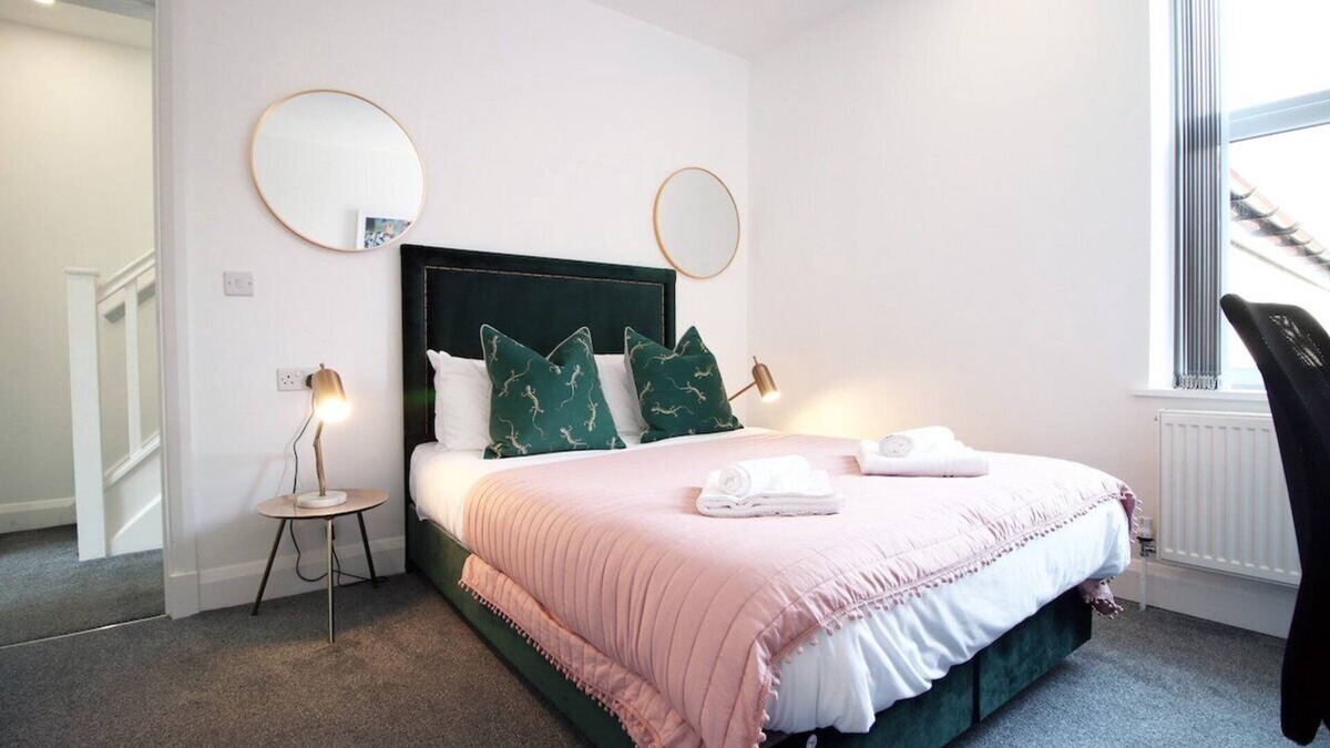 Cathays Apartment | Spacious 5BR Apartments with Private Courtyard