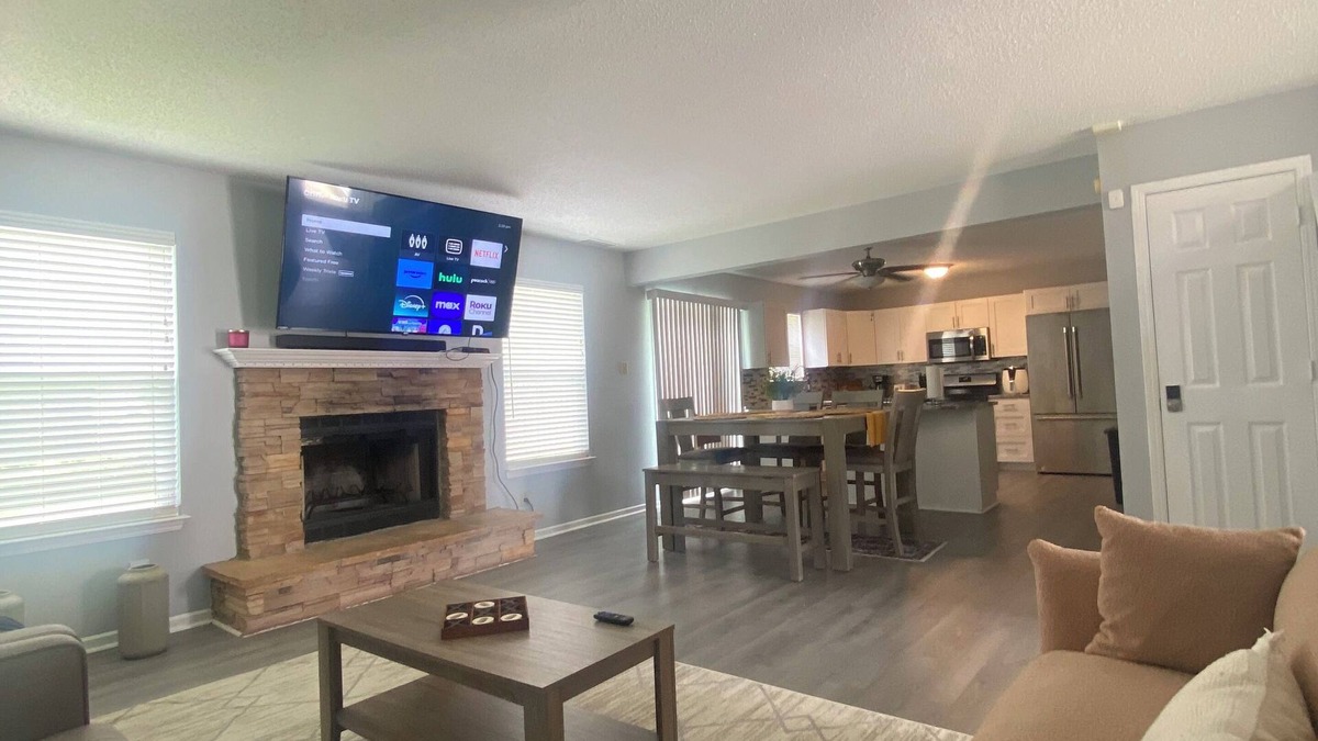 Noblesville House | Spacious 5BR-Central & Group Friendly