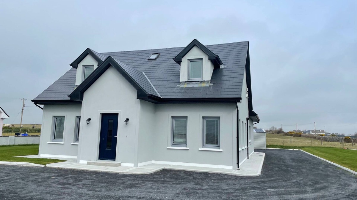 Tuam House | Spacious 5Br Home - Country View - Close to Galway