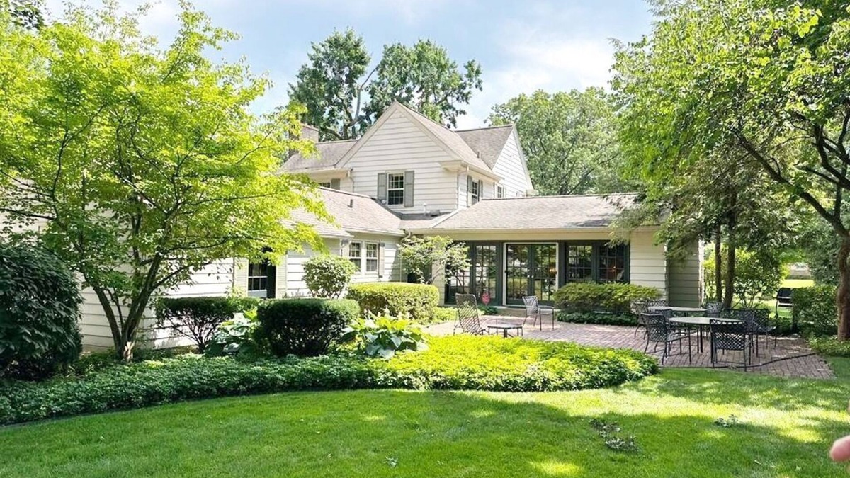 South Bend House | Spacious 5BR Home! Walk to ND & Downtown! Sleeps 10+